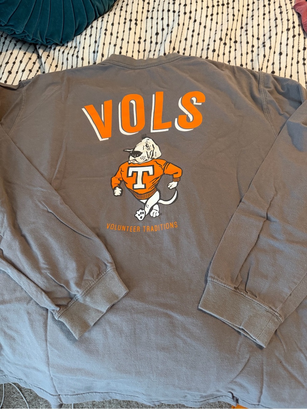 Volunteers Traditions VOL Long-Sleeve shirt with Orange Graphic
